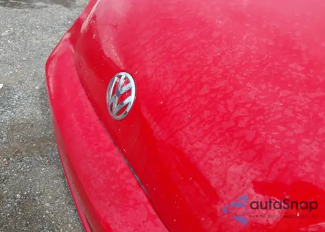 2012 Volkswagen Beetle 2.5L z USA, uszkodzony, nr VIN 3VWJP7AT1CM658233